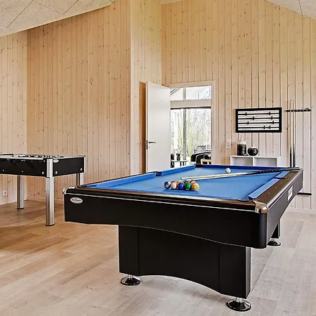 16 Person In Hasselberg *