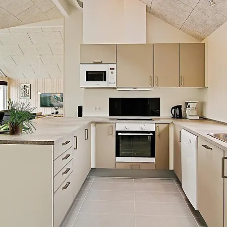 16 Person In Hasselberg